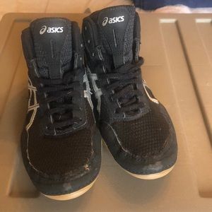 Wrestling shoes